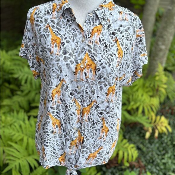 Jane and Delancey Giraffe Print Button Down Shirt - White and Orange - Picture 2 of 6